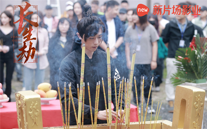 高凯《长生劫》开机 再演古装诠释高冷少年