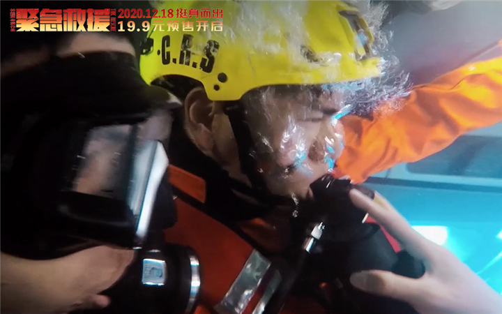 电影《紧急救援》制作特辑曝光 林超贤率金牌团队打造最硬核海上救援！  