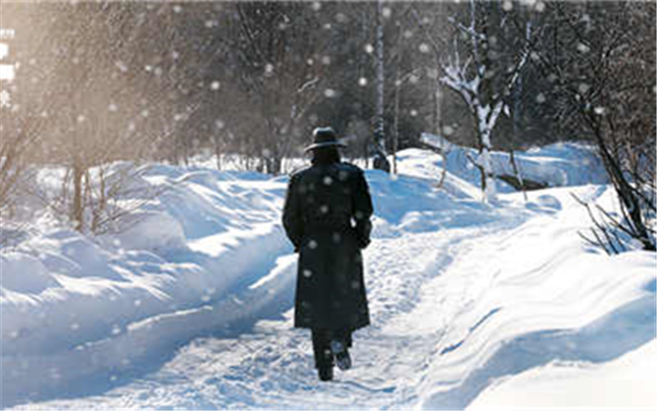 张艺谋《悬崖之上》持续热映  曝雪景剧照尽显冷冽冰雪美学