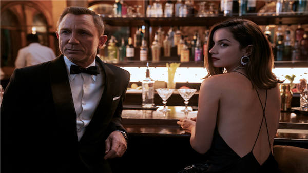 《007：无暇赴死》发布“幽灵再现”片段 邦女郎慌乱失措 007深陷迷局   